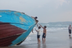Sri_Lanka_Trincomale_Shipwreck_boat